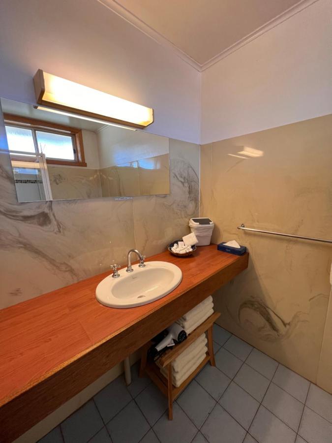 Sturt Motel Balranald Extérieur photo