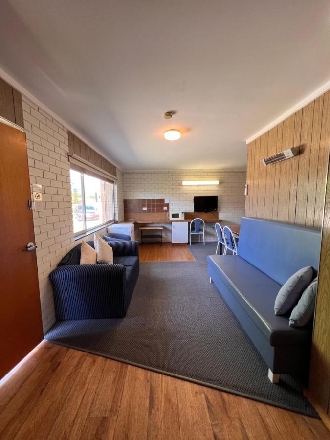 Sturt Motel Balranald Extérieur photo