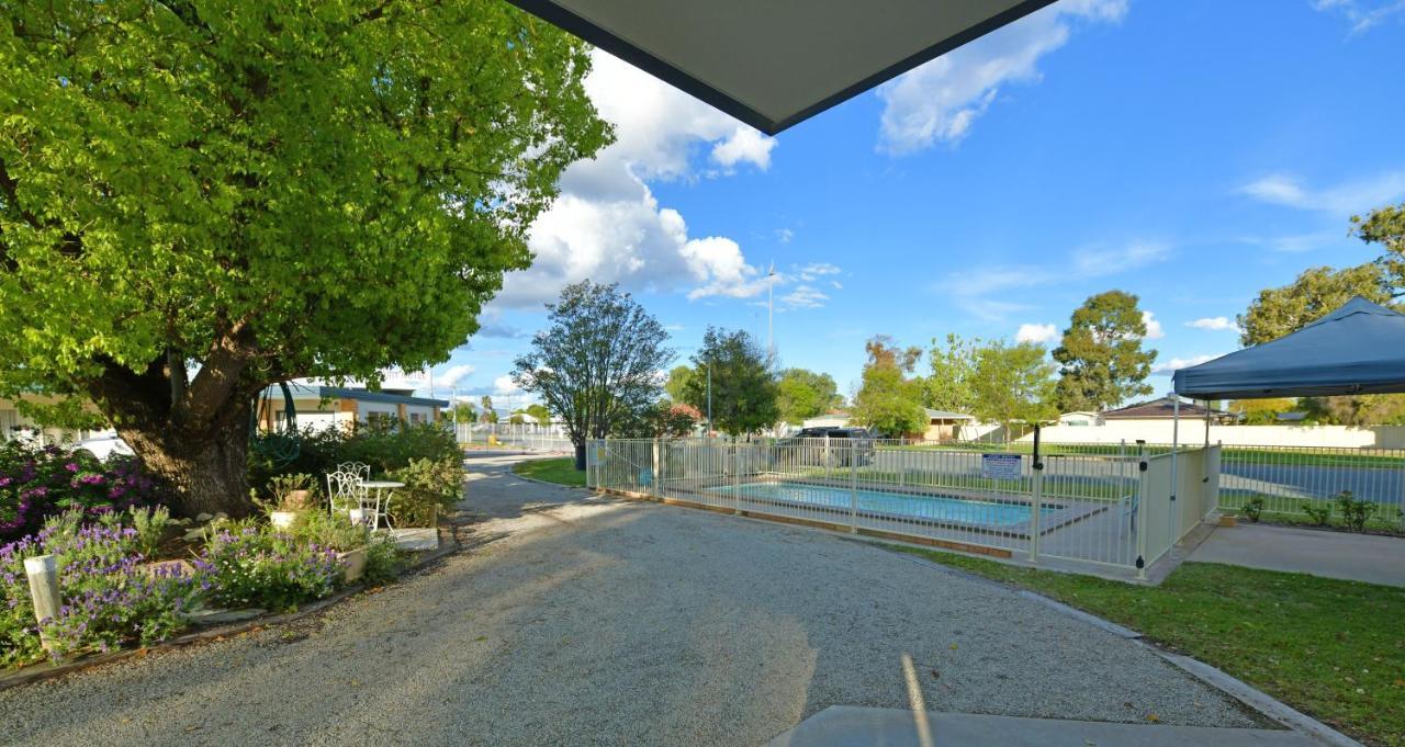 Sturt Motel Balranald Extérieur photo